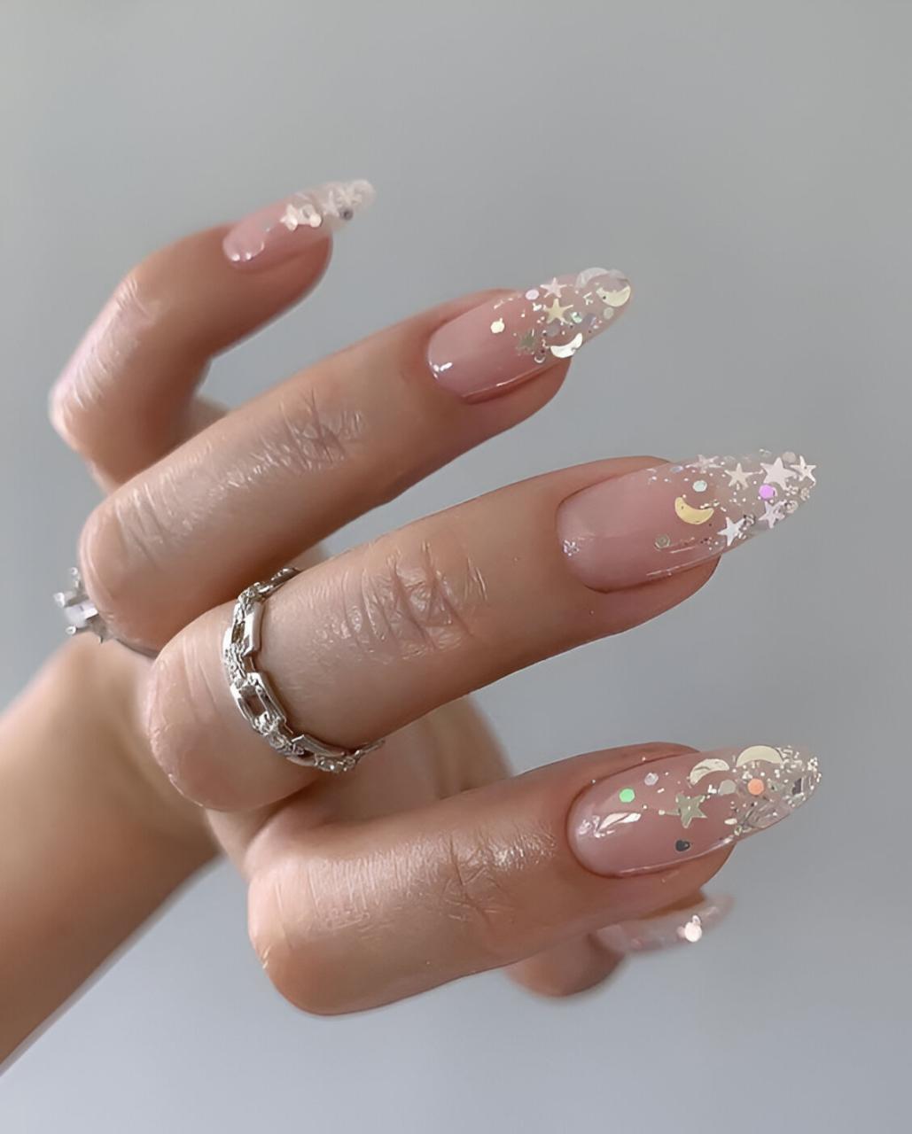 25 Easy To Copy Star Nail Designs To Glam You Up - 201