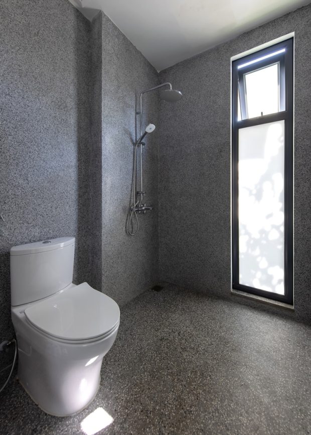 Gray tone bathroom