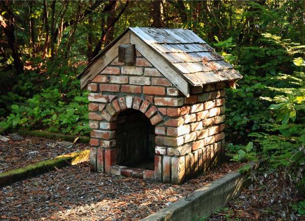 brick dog house