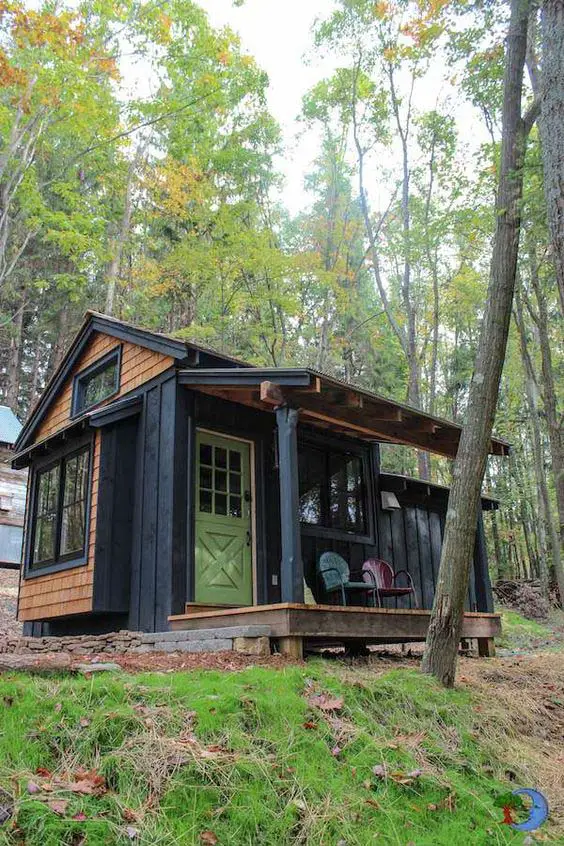 Tiny Cabin For Two #cabin #loghouse #tinyhouse #decorhomeideas