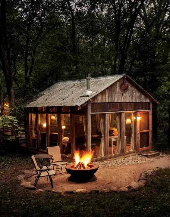 Tiny Cabin With Firepit #cabin #loghouse #tinyhouse #decorhomeideas