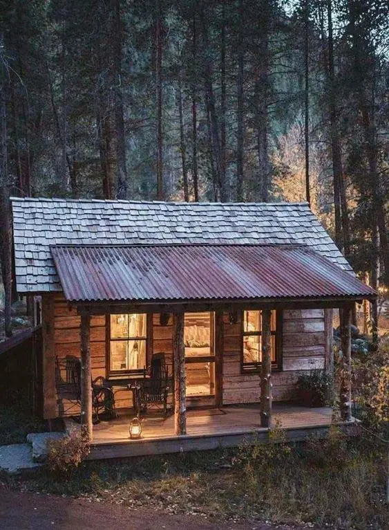 Tiny Cabin With Front Porch #cabin #loghouse #tinyhouse #decorhomeideas