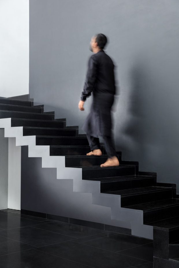 Floating folding concrete stairs