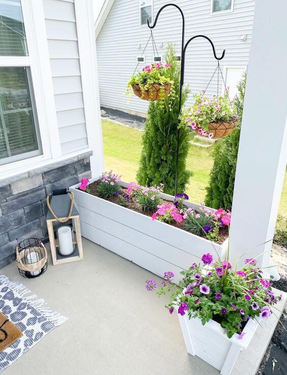 21 Front Porch Decorating Ideas With Recycled Planters - 165